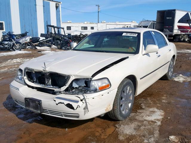 1LNHM83V97Y620317 - 2007 LINCOLN TOWN CAR D WHITE photo 2