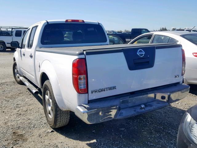 1N6AD09U07C461431 - 2007 NISSAN FRONTIER C WHITE photo 3