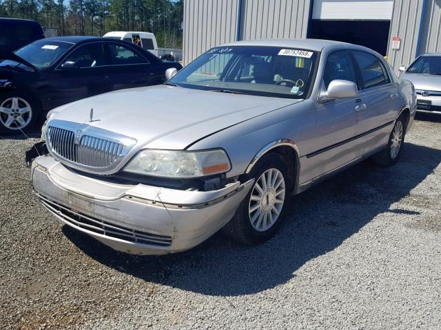 1LNHM81W03Y623967 - 2003 LINCOLN TOWN CAR E SILVER photo 2