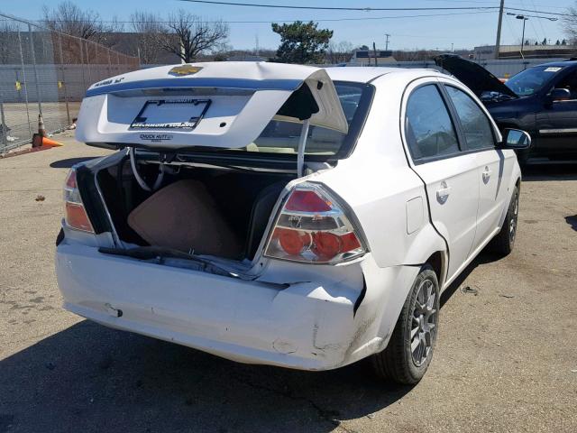 KL1TD56E59B624788 - 2009 CHEVROLET AVEO LS WHITE photo 4