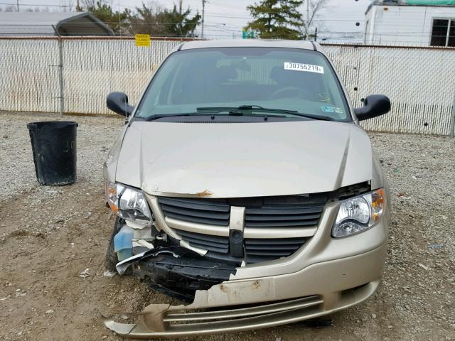 1D4GP45R05B140380 - 2005 DODGE CARAVAN SX GOLD photo 9