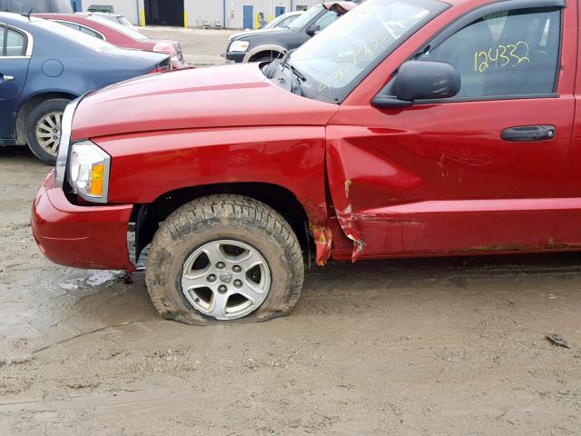 1D7HW42N46S695426 - 2006 DODGE DAKOTA SLT RED photo 9