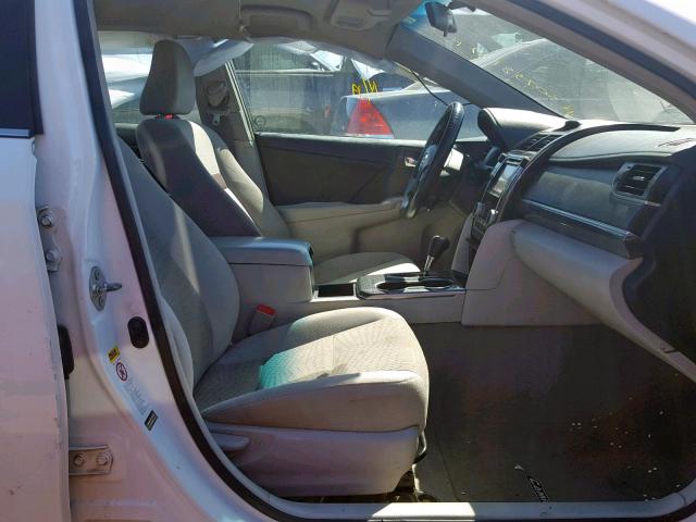 4T1BD1FK4DU074950 - 2013 TOYOTA CAMRY HYBR WHITE photo 5