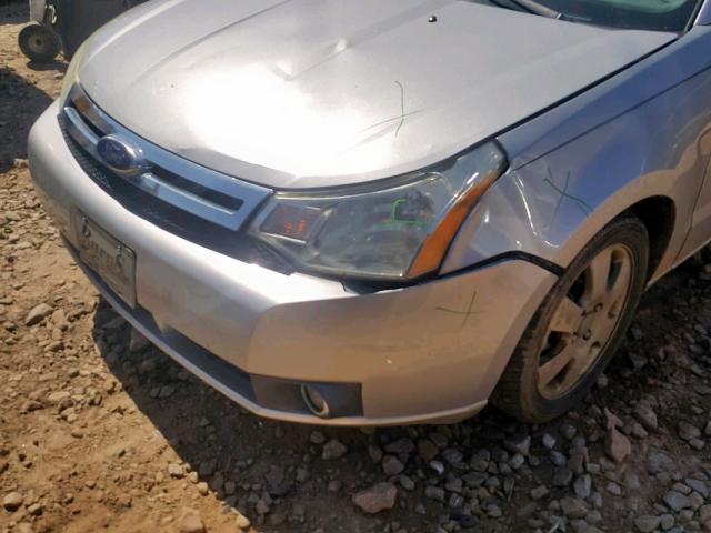 1FAHP36N59W228529 - 2009 FORD FOCUS SES SILVER photo 9