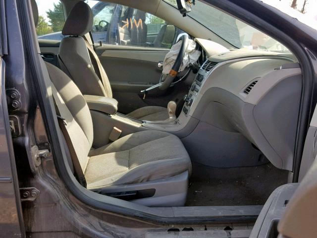 1G1ZC5EB5AF309556 - 2010 CHEVROLET MALIBU 1LT ნაცრისფერი ფოტო 5