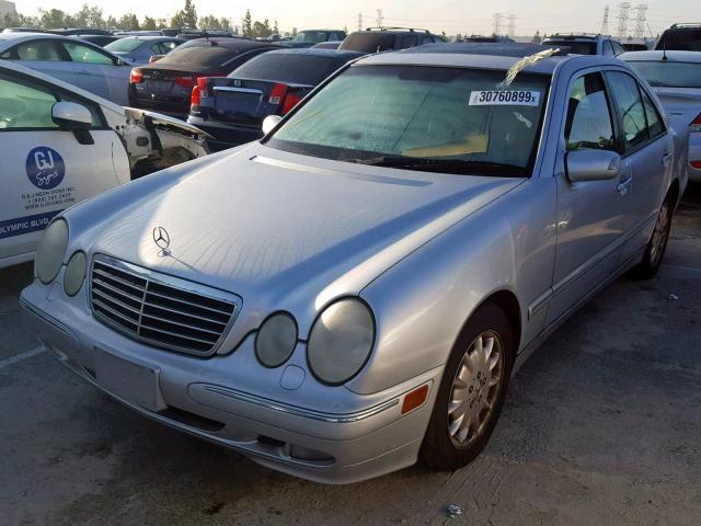 WDBJF65J91B255497 - 2001 MERCEDES-BENZ E 320 SILVER photo 2