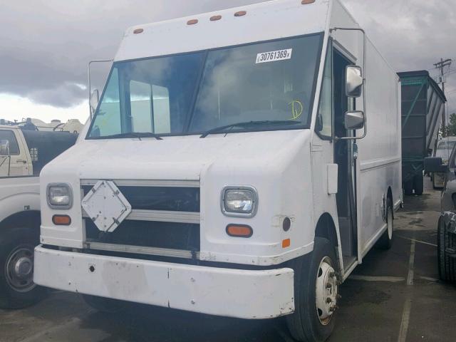 4UZA4FF49YCF78385 - 2000 FREIGHTLINER CHASSIS M WHITE photo 2