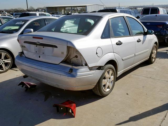 1FAFP34384W126465 - 2004 FORD FOCUS SE C SILVER photo 4