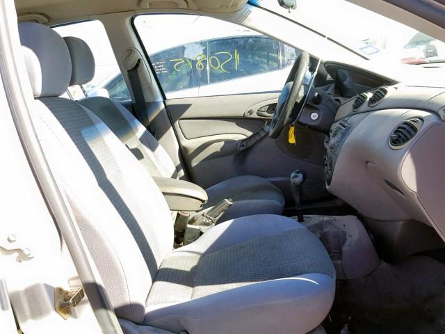 1FAFP34384W126465 - 2004 FORD FOCUS SE C SILVER photo 5