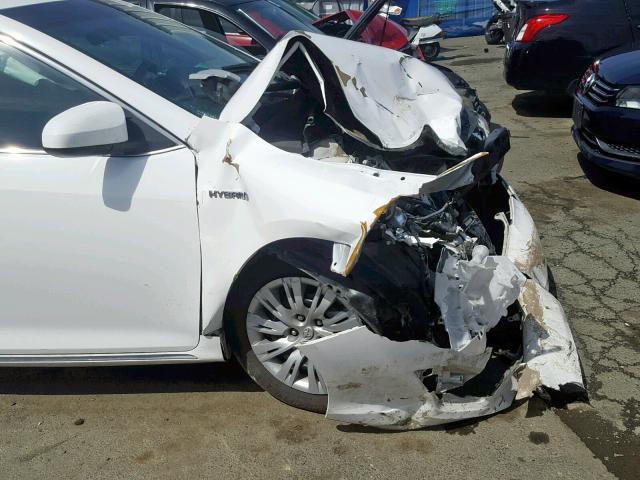 4T1BD1FK5DU075654 - 2013 TOYOTA CAMRY HYBR WHITE photo 9