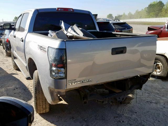 5TFEV54118X040419 - 2008 TOYOTA TUNDRA CRE SILVER photo 3