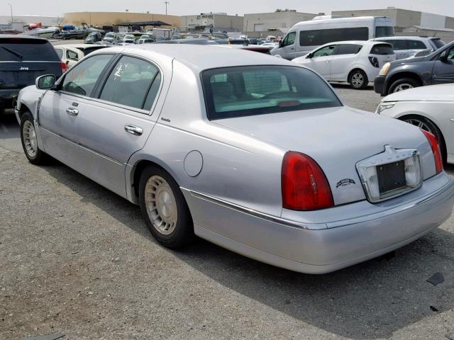 1LNHM81W32Y649459 - 2002 LINCOLN TOWN CAR E TAN photo 3