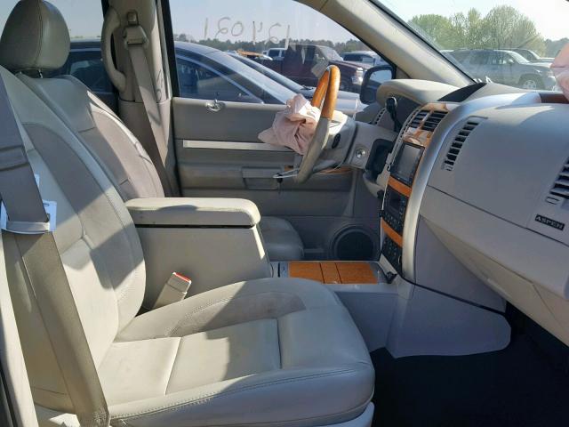 1A8HX58TX9F712805 - 2009 CHRYSLER ASPEN LIMI WHITE photo 5