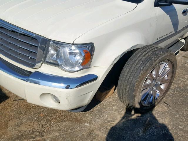 1A8HX58TX9F712805 - 2009 CHRYSLER ASPEN LIMI WHITE photo 9