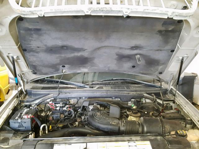 5LMPU28L9WLJ29593 - 1998 LINCOLN NAVIGATOR Gümüş foto 7