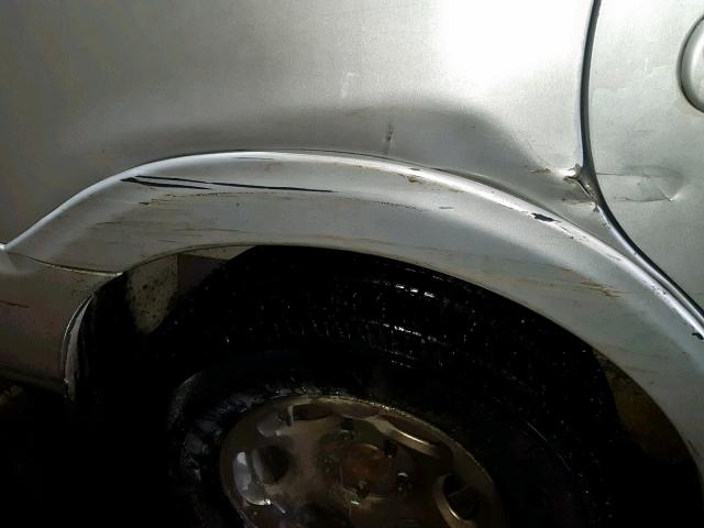 5LMPU28L9WLJ29593 - 1998 LINCOLN NAVIGATOR Gümüş foto 9