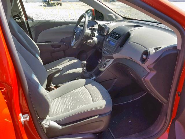 1G1JB5SH5D4112332 - 2013 CHEVROLET SONIC LS 红色 照片 5