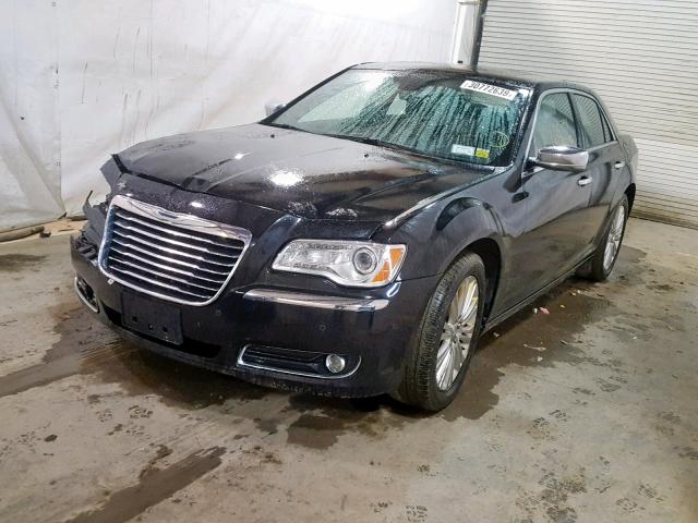 2C3CK6CT1BH515432 - 2011 CHRYSLER 300C BLACK photo 2