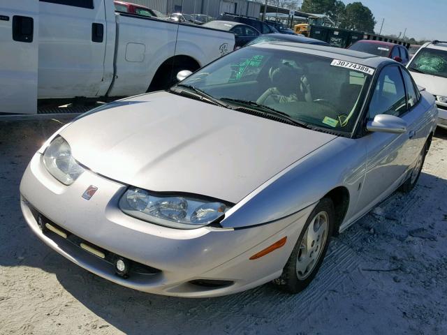 1G8ZY12712Z200877 - 2002 SATURN SC2 SILVER photo 2