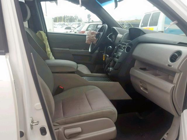 5FNYF3H31FB012265 - 2015 HONDA PILOT SE WHITE photo 5