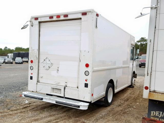 4UZA4FF49XCA60128 - 1999 FREIGHTLINER CHASSIS M WHITE photo 4