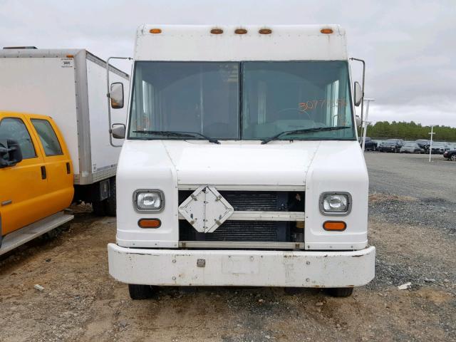 4UZA4FF49XCA60128 - 1999 FREIGHTLINER CHASSIS M WHITE photo 9