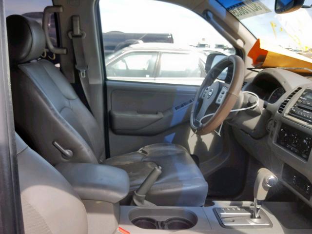 1N6AD07UX6C458098 - 2006 NISSAN FRONTIER C BLACK photo 5