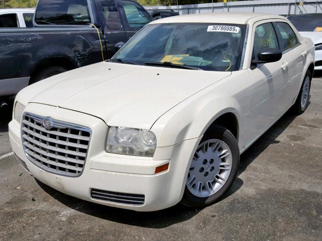 2C3KA43R67H617954 - 2007 CHRYSLER 300 WHITE photo 2