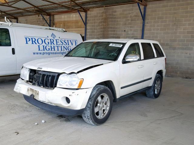 1J8GR48K57C597262 - 2007 JEEP GRAND CHER WHITE photo 2