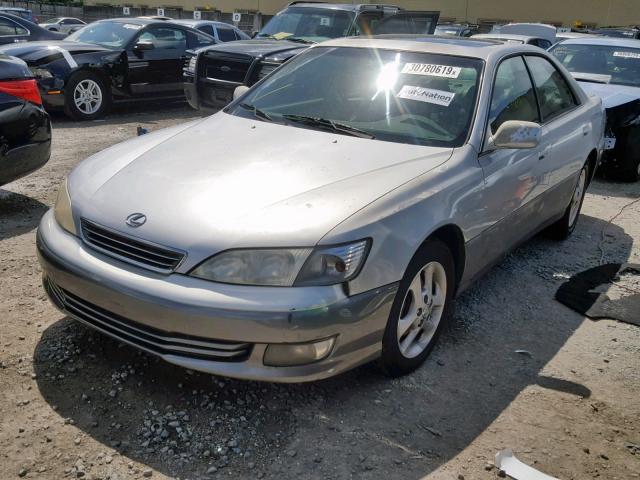 JT8BF28G510329314 - 2001 LEXUS ES 300 SILVER photo 2