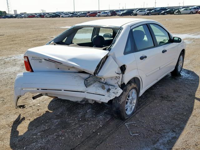 1FAFP34N57W123299 - 2007 FORD FOCUS ZX4 WHITE photo 4