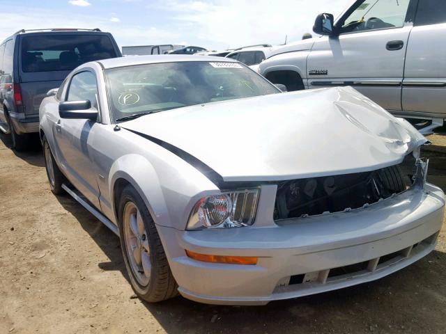 1ZVHT82HX55250025 - 2005 FORD MUSTANG GT SILVER photo 1