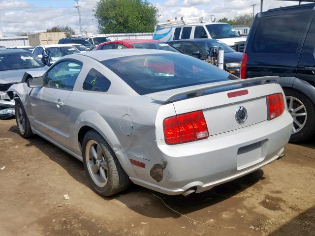 1ZVHT82HX55250025 - 2005 FORD MUSTANG GT SILVER photo 3