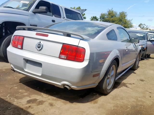 1ZVHT82HX55250025 - 2005 FORD MUSTANG GT SILVER photo 4