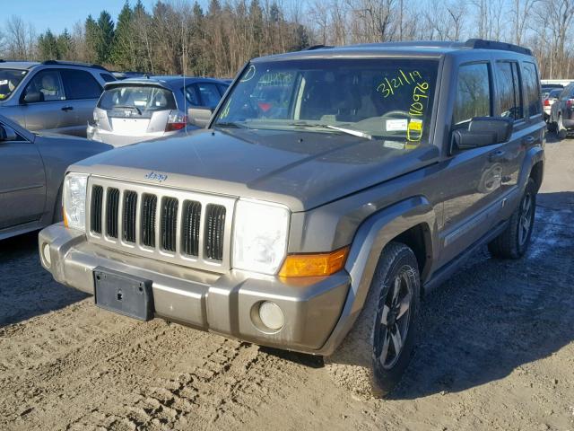 1J8HG48K96C264510 - 2006 JEEP COMMANDER TAN photo 2