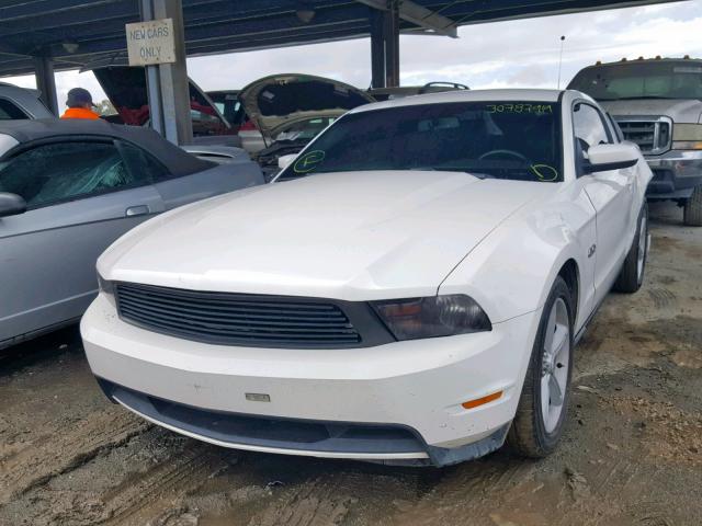 1ZVBP8CF4C5215887 - 2012 FORD MUSTANG GT WHITE photo 2