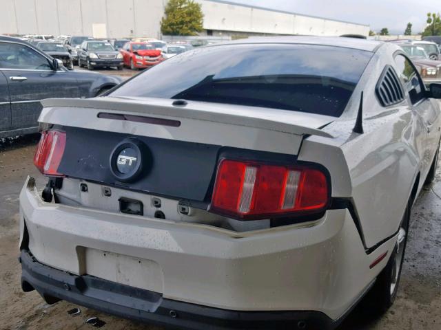 1ZVBP8CF4C5215887 - 2012 FORD MUSTANG GT WHITE photo 4