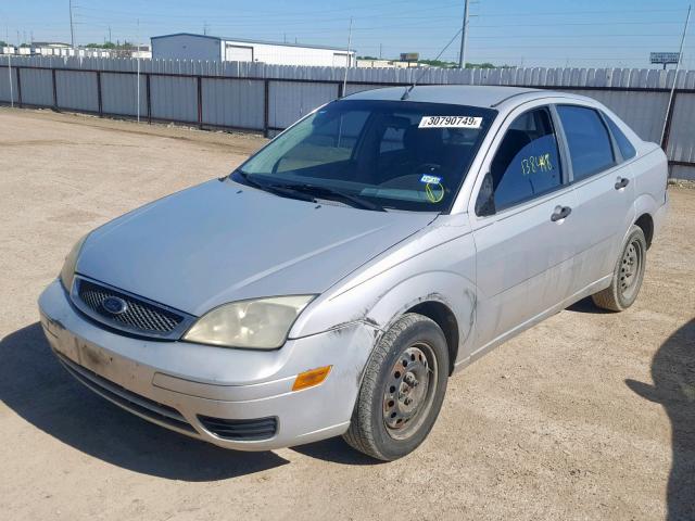 1FAFP34N87W196165 - 2007 FORD FOCUS ZX4 SILVER photo 2