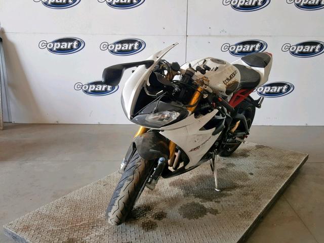 SMTA02YK1DJ583640 - 2013 TRIUMPH MOTORCYCLE DAYTONA 67 WHITE photo 2