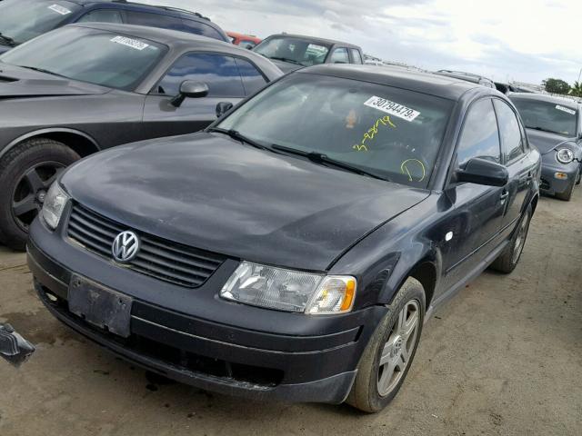 WVWPD23BXYP302300 - 2000 VOLKSWAGEN PASSAT GLX 黑色 照片 2