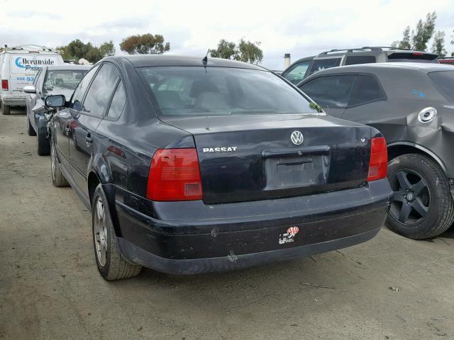 WVWPD23BXYP302300 - 2000 VOLKSWAGEN PASSAT GLX 黑色 照片 3