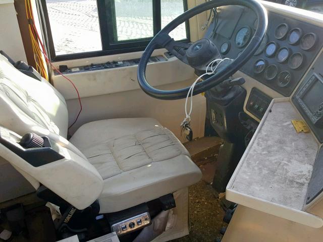 2PCM33497W1026420 - 1998 PREVOST BUS TWO TONE photo 5