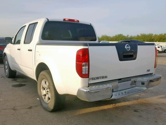 1N6AD07U59C400291 - 2009 NISSAN FRONTIER C WHITE photo 3