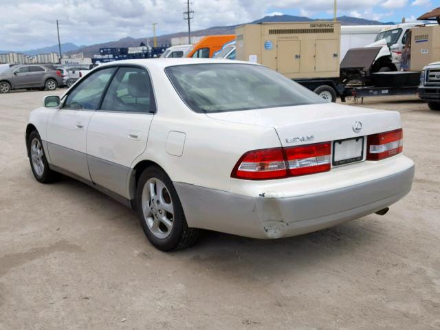 JT8BF28G310298628 - 2001 LEXUS ES 300 WHITE photo 3