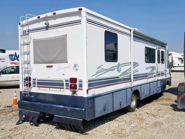 1GBLP37J2V3301775 - 1997 WINNEBAGO SUNCRUISER WHITE photo 4