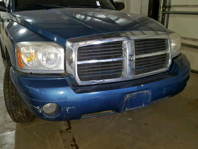 1D7HW58N75S225614 - 2005 DODGE DAKOTA QUA BLUE photo 9