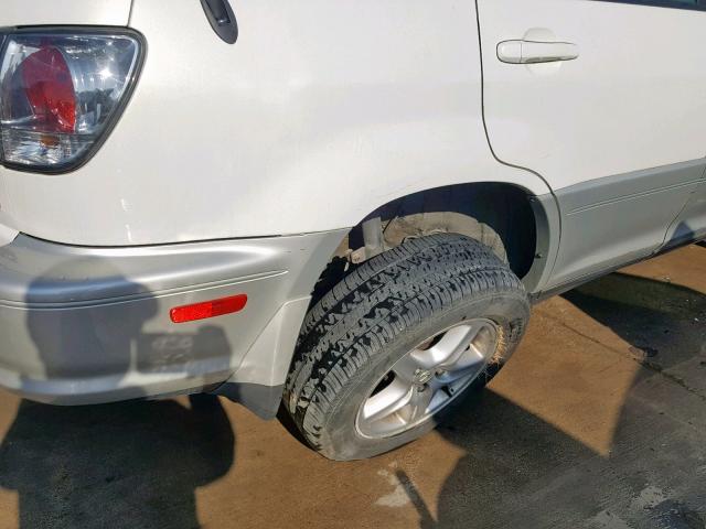 JTJGF10U320124964 - 2002 LEXUS RX 300 WHITE photo 9