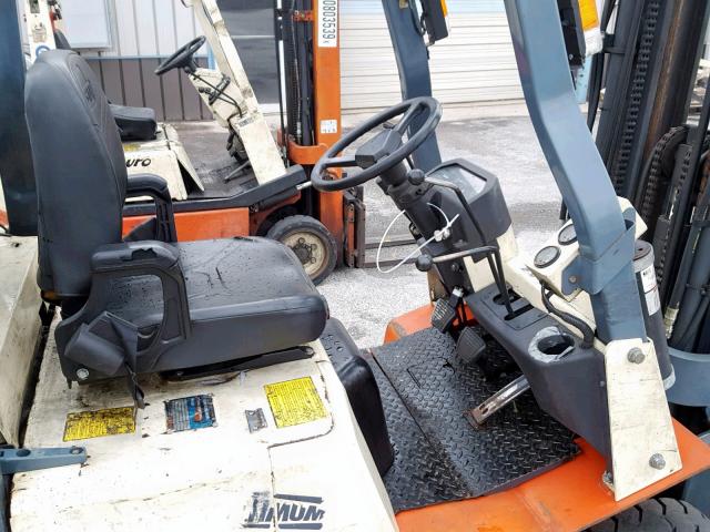 CPJ02920432 - 1998 NISSAN FORK LIFT TWO TONE photo 5