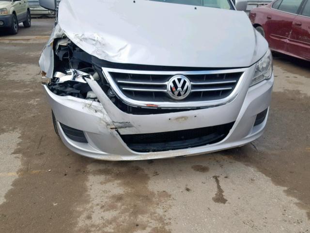 2V8HW34199R545854 - 2009 VOLKSWAGEN ROUTAN SE SILVER photo 9