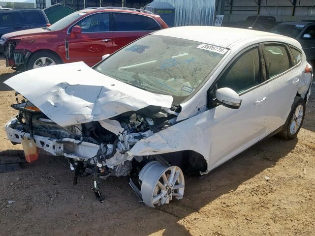 1FADP3K21GL267448 - 2016 FORD FOCUS SE WHITE photo 2